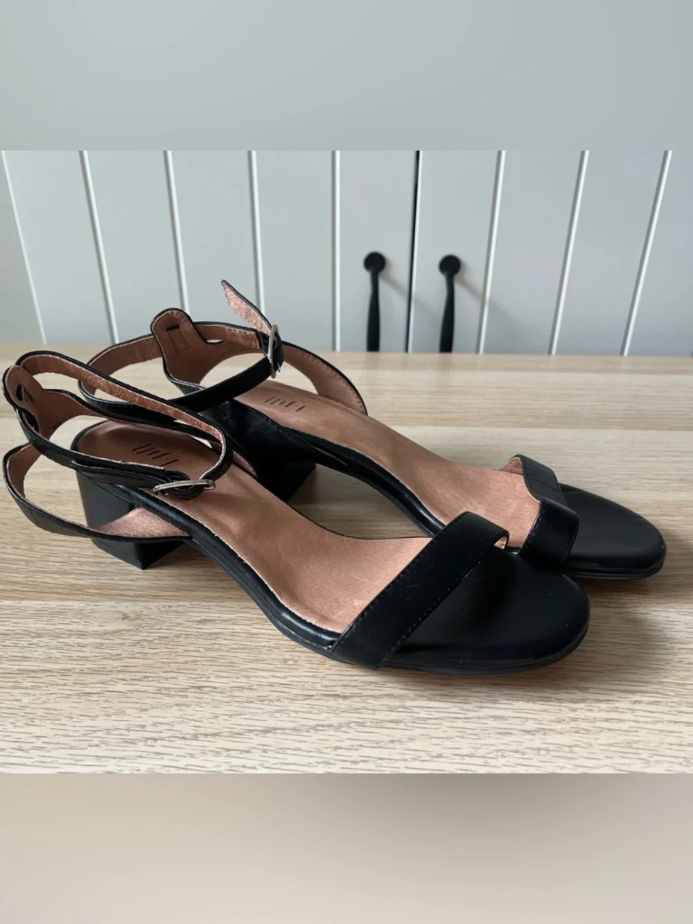 J Jill Black Leather Sandals Ankle Strap Low Heel Minimalist Size 9 New